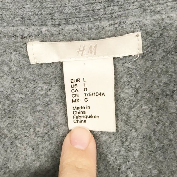 H&M Oversized 3 Button Sweater Cardigan Size L EUC - Picture 6 of 7